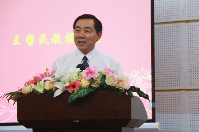 577f0b8e37447.JPG 王哲民教授发表讲话.JPG
